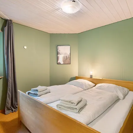 Апартаменты Haus Ersfeld - Gartenwohnung Бад-Тайнах-Цавельштайн